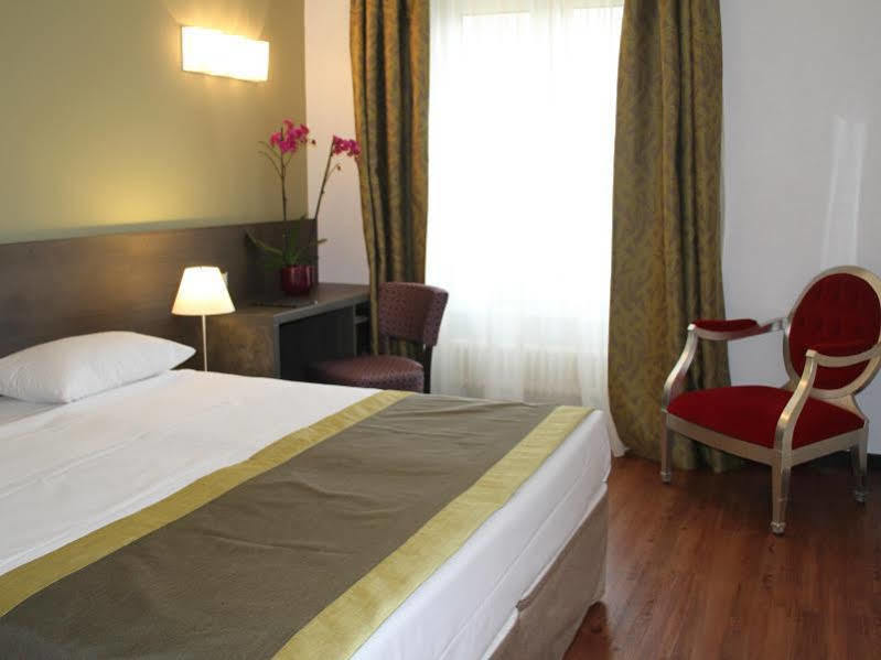 Hotel Montana Geneva Bagian luar foto